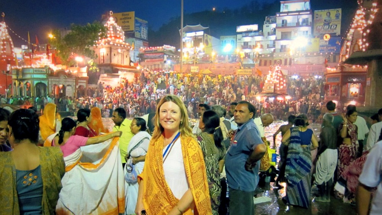 Traveler in the middle of a crowd on a solo trip to India